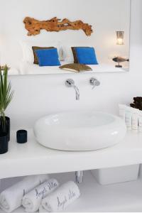 Fotografie z fotogalerie ubytování Angels Pillow Luxury Boutique Residence - Adults Only v destinaci Nausa