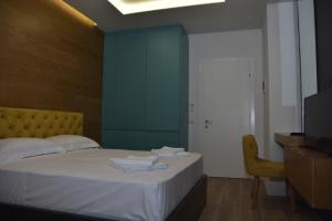Airen Hotel Velipoje 객실 침대