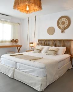 Postel nebo postele na pokoji v ubytování Angelos Design Suites