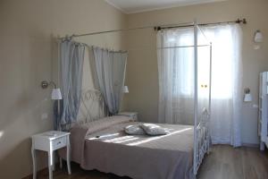 Кровать или кровати в номере La Lanterna delle Fate
