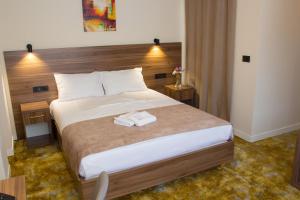 Postel nebo postele na pokoji v ubytování Hotel Skopje