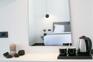 Príslušenstvo na prípravu kávy alebo čaju v ubytovaní Kallos Imar Boutique Hotel