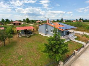 Το κτήριο όπου στεγάζεται  η παραθεριστική κατοικία