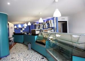 a restaurant with blue walls and a counter with food at Splash's Rooms in Spadafora