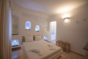 Postel nebo postele na pokoji v ubytování Stavroula Studios + 37 fotografií