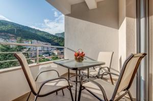 Balkonas arba terasa apgyvendinimo įstaigoje Adriatik Lux Apartments