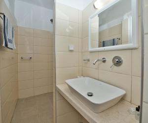 Un baño de Caldera View Resort - Adults Only