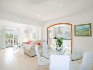 Ein Sitzbereich in der Unterkunft Apartment in Alcúdia with Bay of Pollensa View