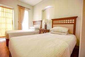 Säng eller sängar i ett rum på Hotel Emilia