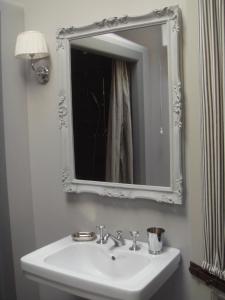 A bathroom at B&B Pieve Degli Artisti