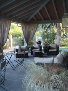 A seating area at B&B Pieve Degli Artisti