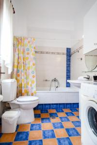 A bathroom at Casa bianca μεζονέτα με θέα στη θάλασσα Még 37 kép