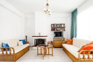 A seating area at Casa bianca μεζονέτα με θέα στη θάλασσα