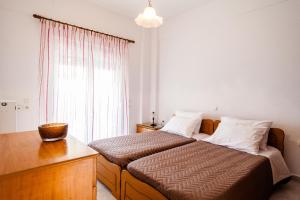 A bed or beds in a room at Casa bianca μεζονέτα με θέα στη θάλασσα
