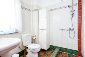 A bathroom at Casa bianca μεζονέτα με θέα στη θάλασσα