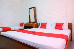 Voodi või voodid majutusasutuse RedDoorz Syariah near Kopeng Treetop Adventure toas