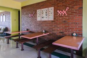 Istumisnurk majutusasutuses RedDoorz Syariah near Kopeng Treetop Adventure
