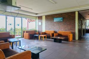 Istumisnurk majutusasutuses RedDoorz Syariah near Kopeng Treetop Adventure