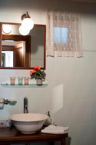 a bathroom with a sink and a mirror at Fruktárium vendégház in Trizs