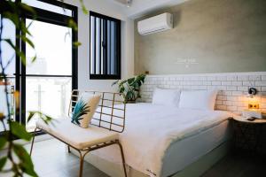 Una cama o camas en una habitación de We Love Inn