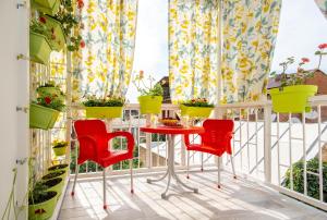 A balcony or terrace at Lowell Hotel