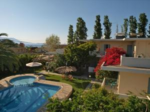 Bazén v ubytovaní Cormoranos Apartments Eco Green alebo v jeho blízkosti