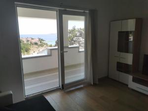 Galeriebild der Unterkunft Beachfront House Robert with Pool in Cesarica