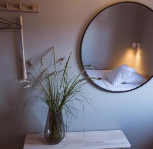Postel nebo postele na pokoji v ubytování Hotell Käringön