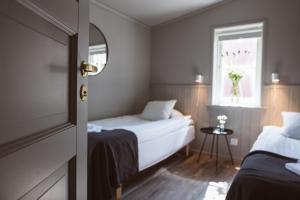 Postel nebo postele na pokoji v ubytování Hotell Käringön