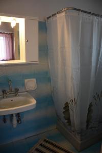 A bathroom at Thalis Rooms