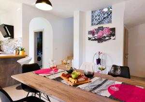 a dining room with a table with glasses of wine at VILLA STELLA JURICANI in Umag