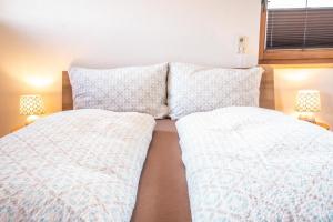Łóżko lub łóżka w pokoju w obiekcie Apartments Wimpissinger