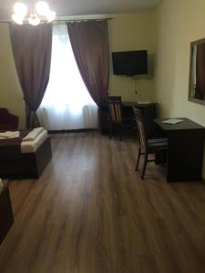 TV a/nebo společenská místnost v ubytování Hotel Karpaty