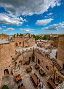 an aerial view of the courtyard of a castle at Kasr-i Nehroz Hotel in Midyat