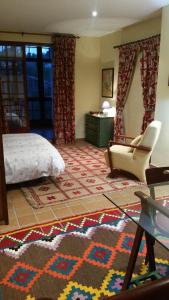 A bed or beds in a room at A CASA DO BUXO