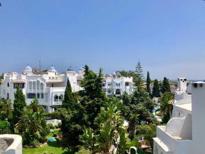 Photo de la galerie de l'établissement Bright apartment 300m from the beach, à Sitio de Calahonda