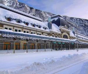 Apartamento familiar Canfranc Estación v zimě
