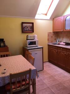 Kuchyňa alebo kuchynka v ubytovaní Green Park Apartment