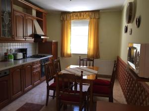 Kuchyňa alebo kuchynka v ubytovaní Green Park Apartment
