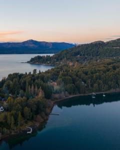 an island in the middle of a lake at Peninsula Petit in San Carlos de Bariloche