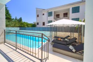 Bazén v ubytovaní Luxury VALL Apartment alebo v jeho blízkosti