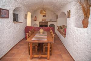 A seating area at Cuevas el Torriblanco