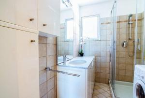 a bathroom with a sink and a shower at Terrazza Vista Mare, Parcheggio, Aria condizionata in Roquebrune-Cap-Martin