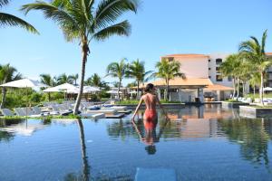 The swimming pool at or close to Unico Hotel Riviera Maya Adults Only