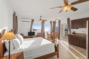 Katil atau katil-katil dalam bilik di Turtle's Nest Beach Resort