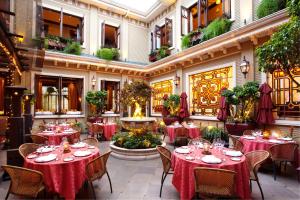 Restaurace v ubytování Grano de Oro Hotel
