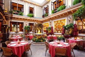 En restaurang eller annat matställe på Grano de Oro Hotel