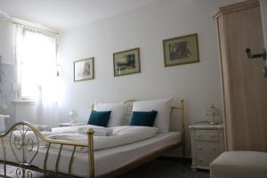 Postel nebo postele na pokoji v ubytování Hotel & Restaurant Pension Bei der Post