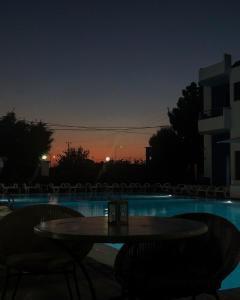 A piscina em ou perto de Hotel Athina