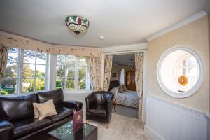 A seating area at Sea Marge Hotel 